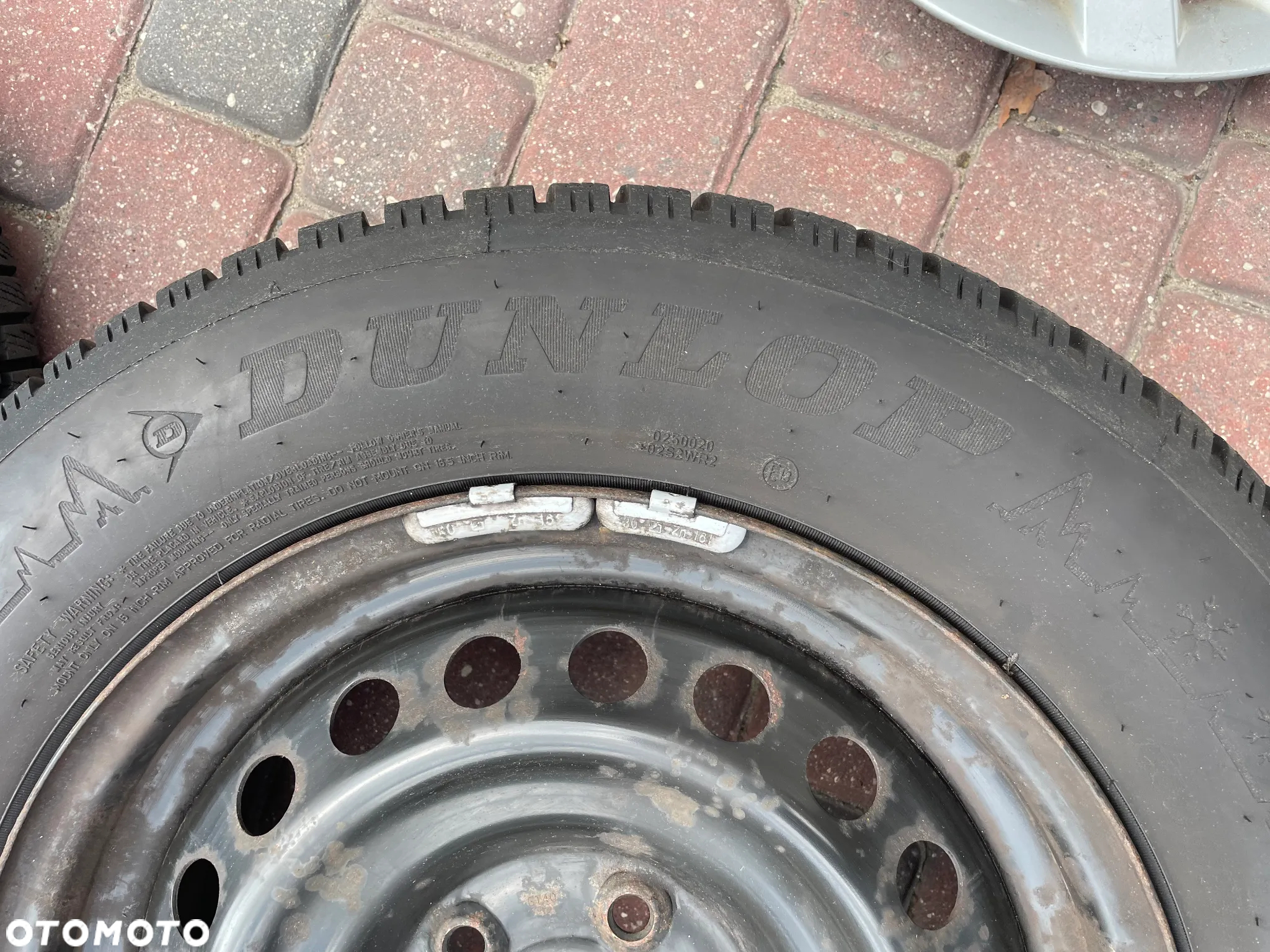 nissan qashqai renault kadjar x-trail felgi 16 zima + kołpaki 2024 rok 5x114,3 215/65/16  dunlop - 4