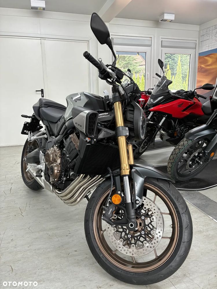 Honda CB - 1