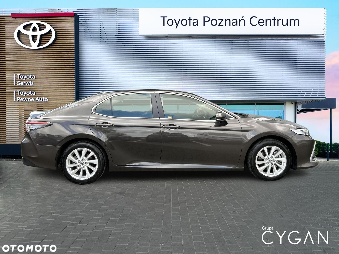 Toyota Camry - 6