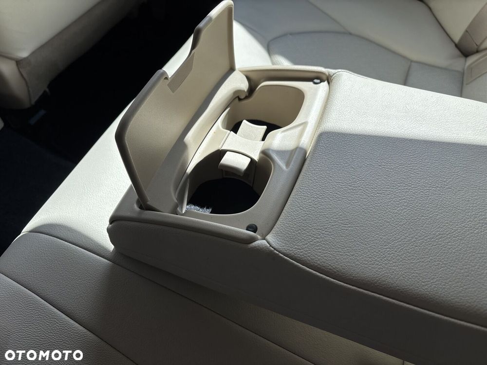 Toyota Camry 2.5 Hybrid Comfort CVT - 39