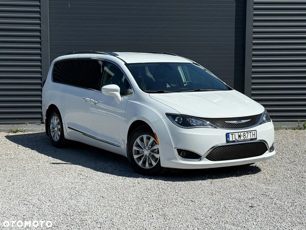 Chrysler Pacifica - 5