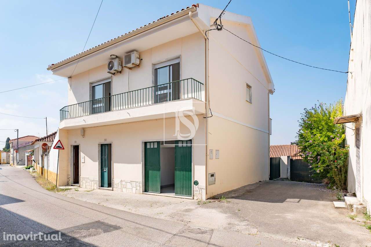 Moradia T2+2  com anexos e terraço no centro de Lamarosa - Grande imagem: 3/35