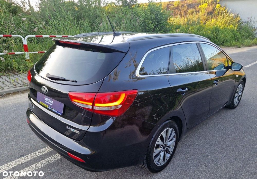 Kia Ceed 1.6 GDI Fifa World Cup Edition - 8