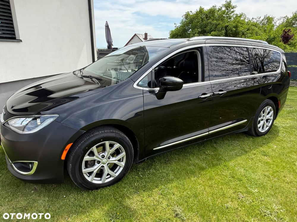 Chrysler Pacifica - 2