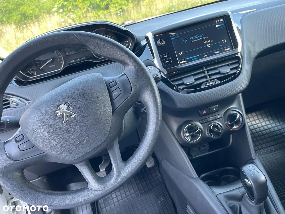 Peugeot 208 - 12