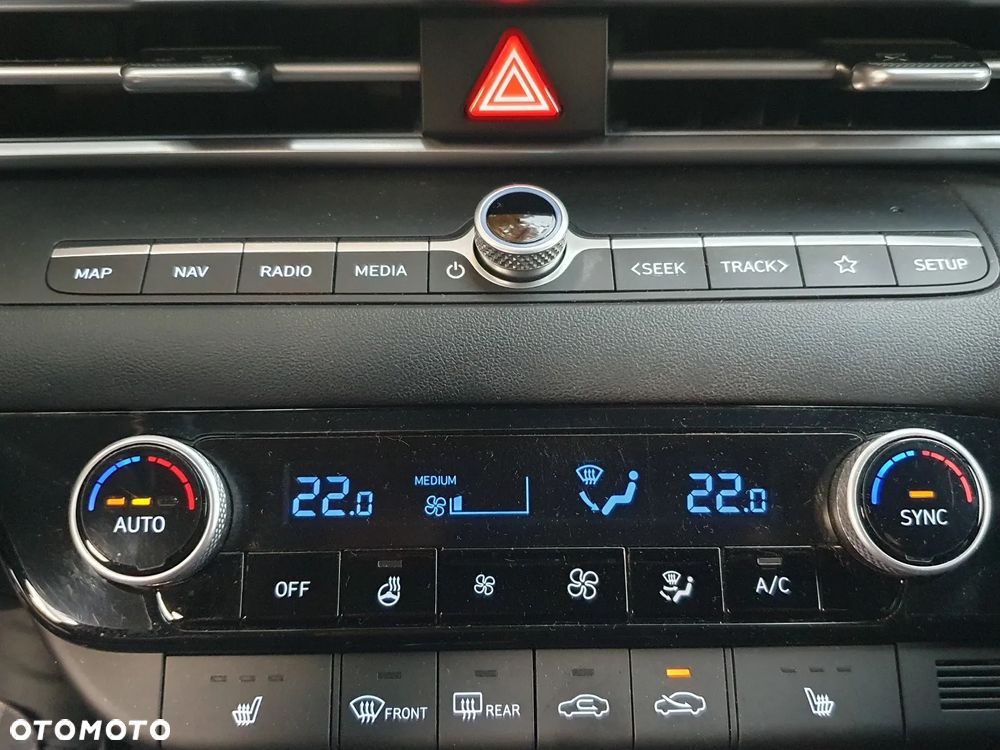 Hyundai Elantra 1.6 Executive CVT - 21