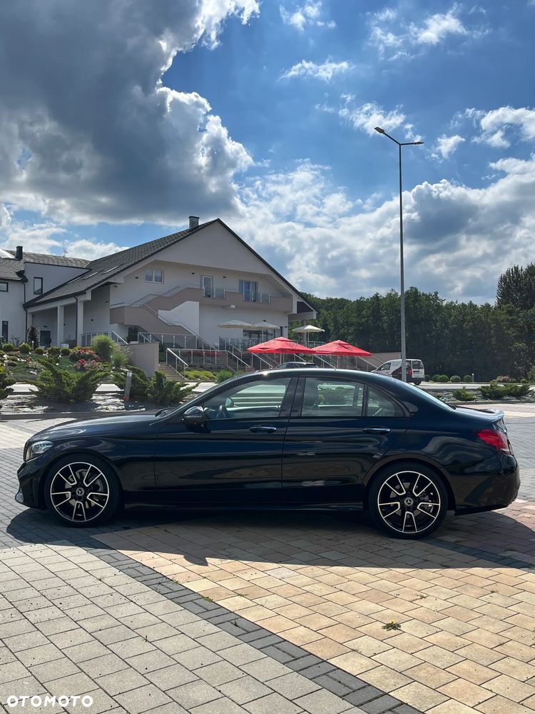 Mercedes-Benz Klasa C 300 9G-TRONIC - 6