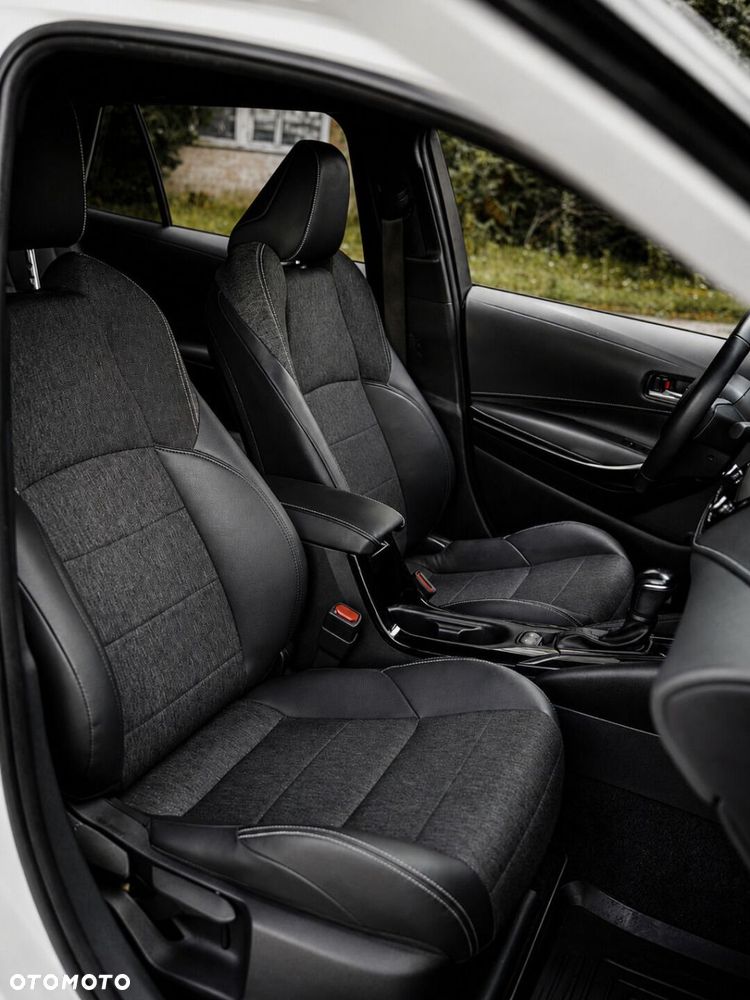 Toyota Corolla 1.8 Hybrid Comfort - 29