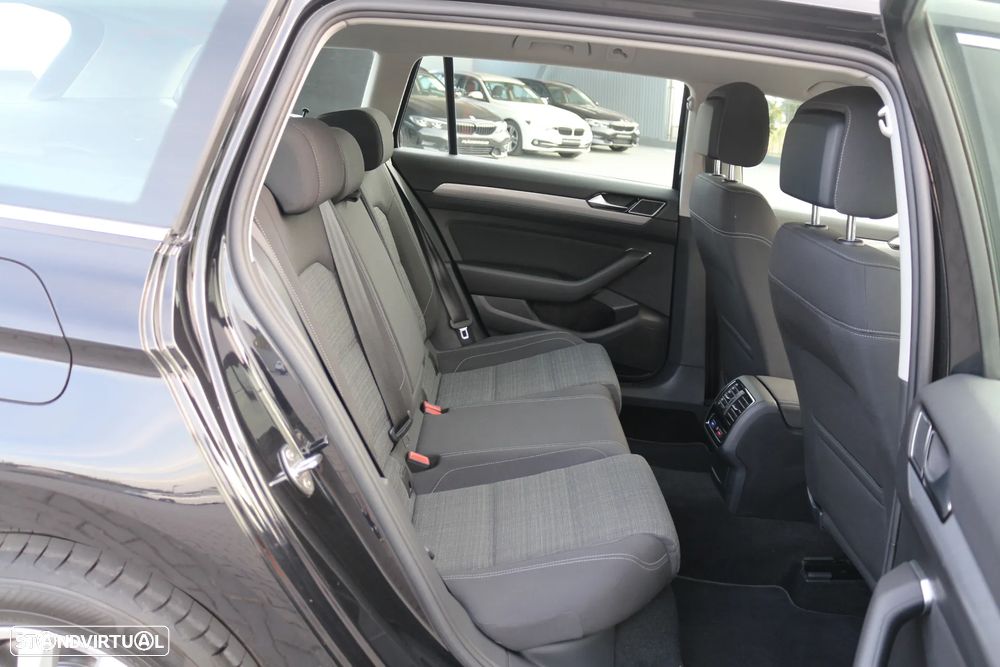 VW Passat Variant 2.0 TDi Business DSG - 27