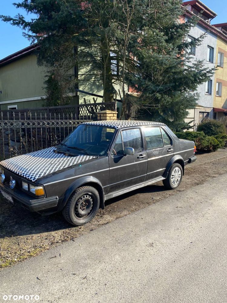 Volkswagen Jetta - 4