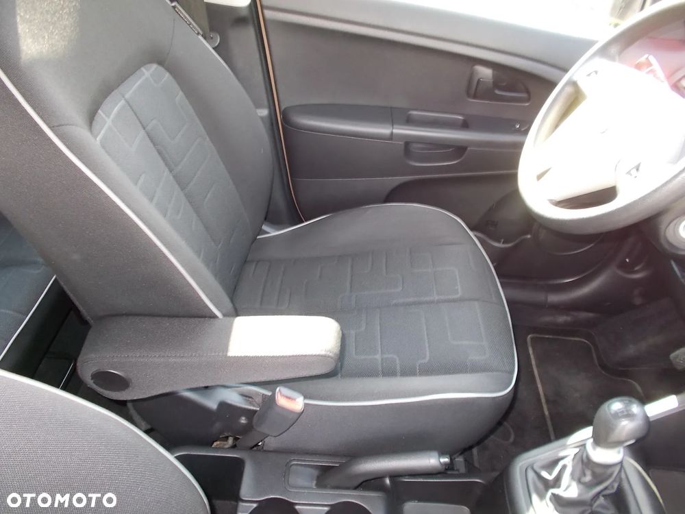 Kia Venga - 16
