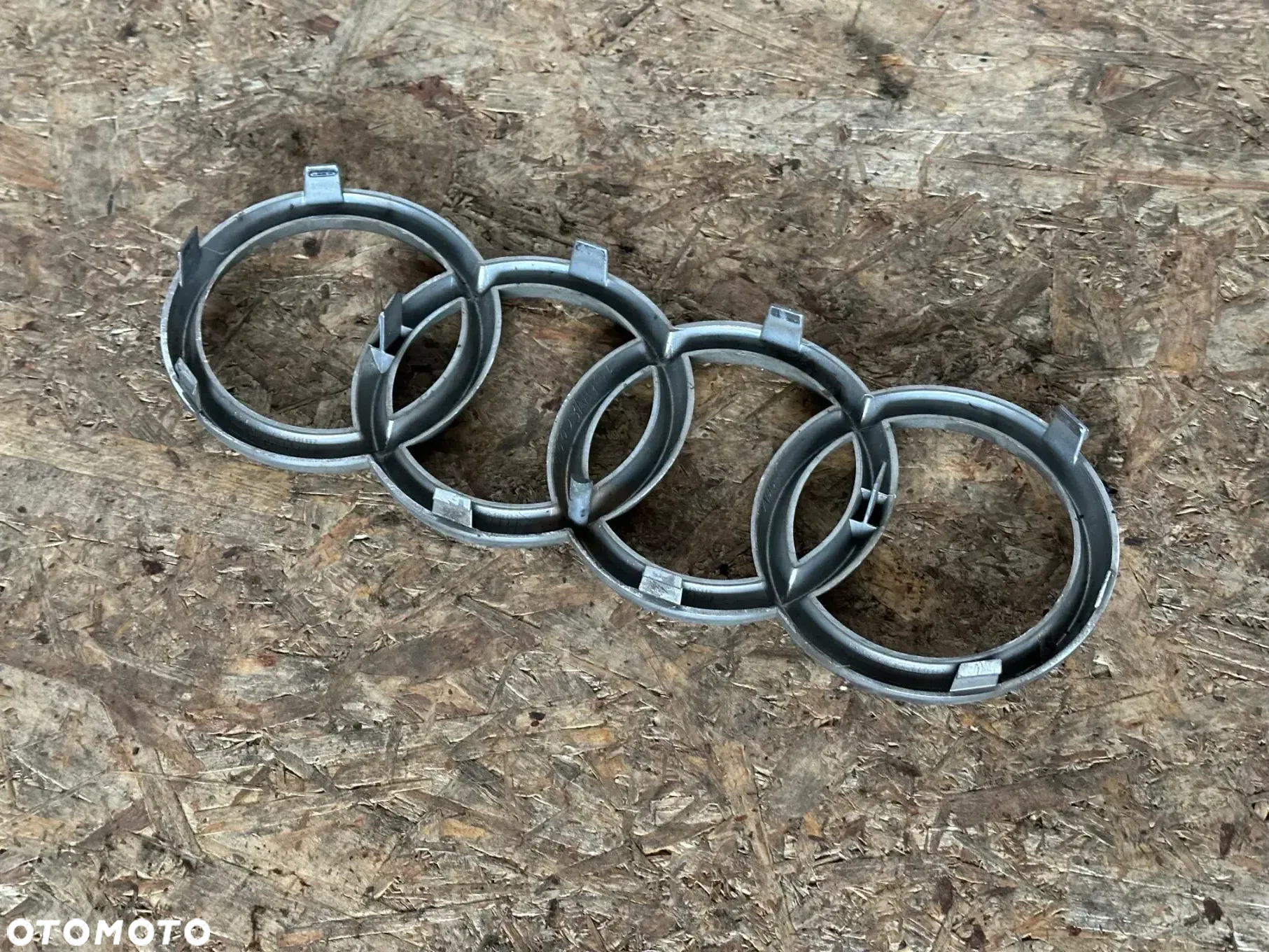 ZNACZEK EMBLEMAT AUDI A3 8P  8P0853605 - 2