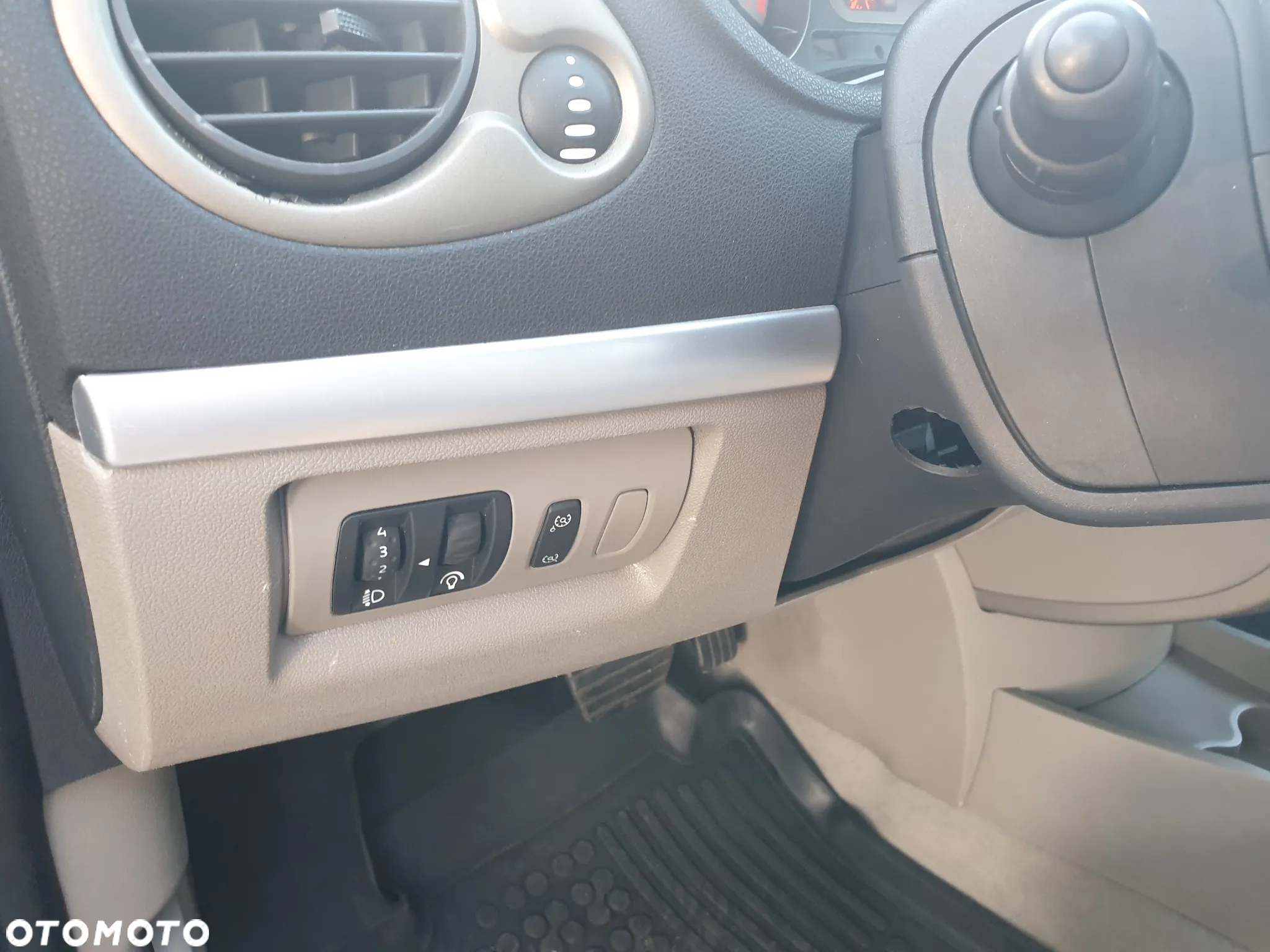 Renault Clio - 17