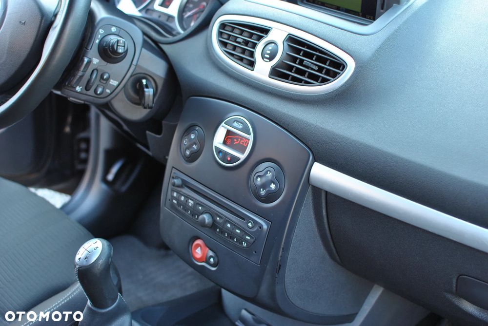 Renault Clio 1.2 16V Limited EU6 - 14