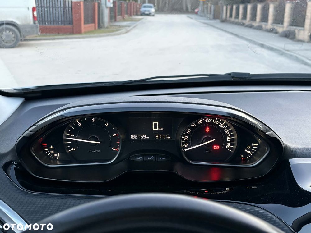 Peugeot 208 - 11