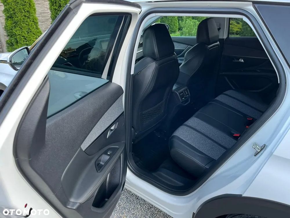 Peugeot 3008 1.2 PureTech Allure S&S - 28