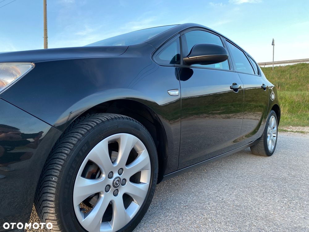 Opel Astra 1.4 Turbo Design Edition - 9