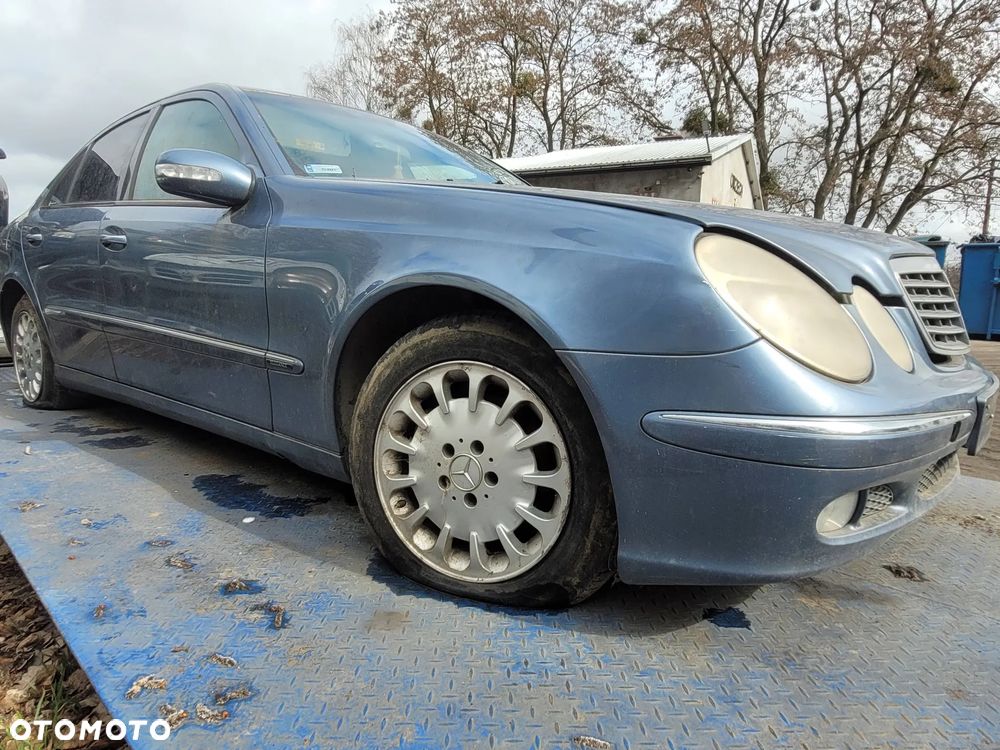 Części- Mercedes W211 Daimlerchrysler e 240 Rok 2003 Pojemność 2597  Moc 130 kw Benzyna - 3