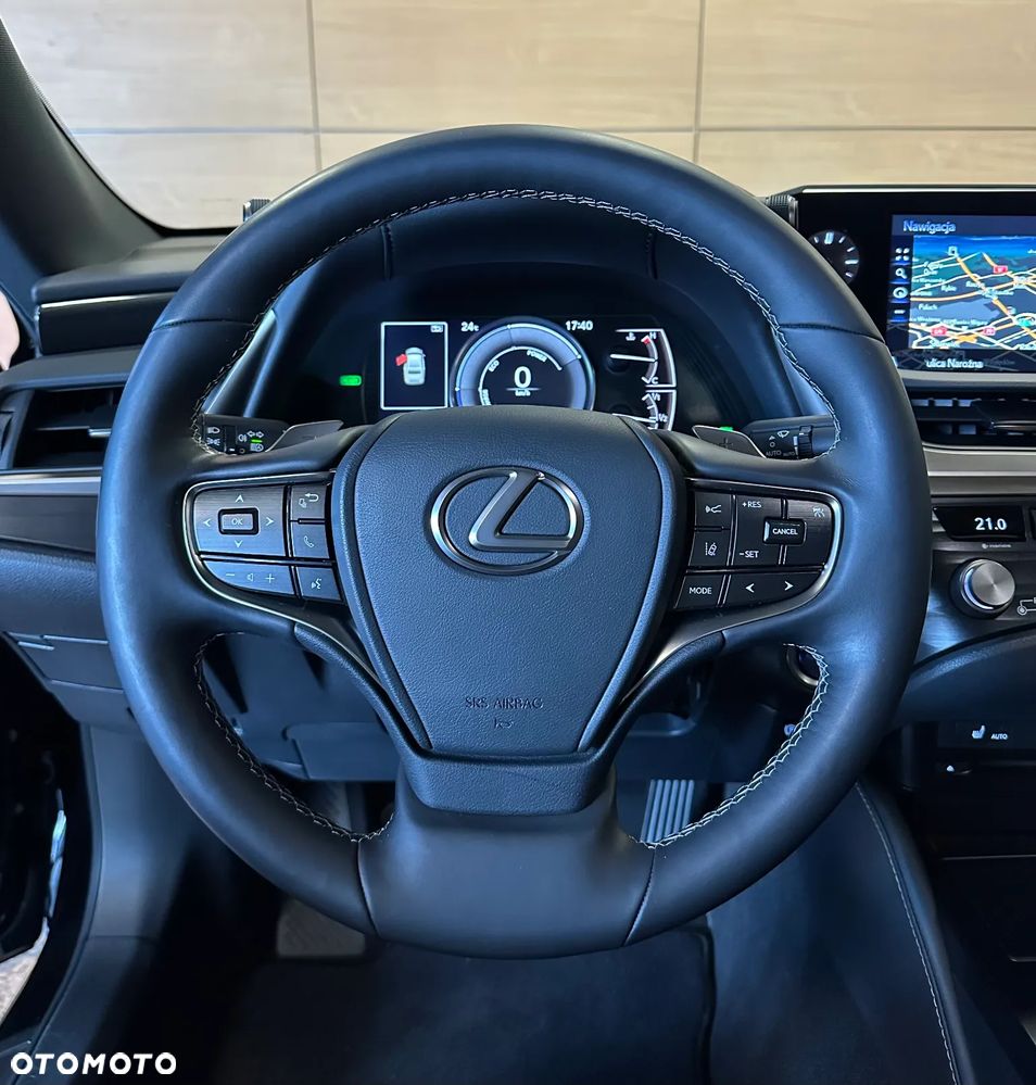Lexus ES 300h Business Edition + - 11