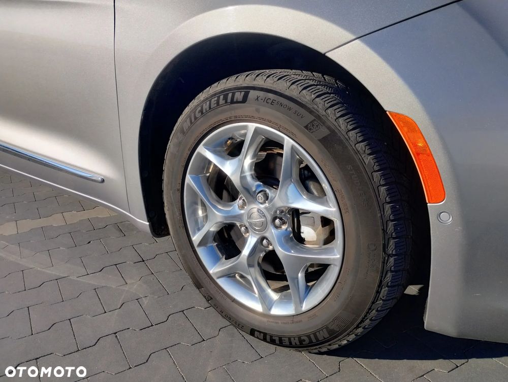 Chrysler Pacifica - 8