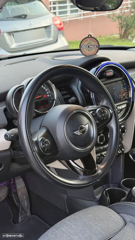 MINI 5 Portas Cooper D Auto - 18