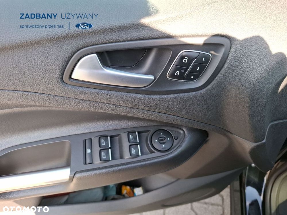 Ford Escape 2.0 EcoBoost AWD Titanium - 24