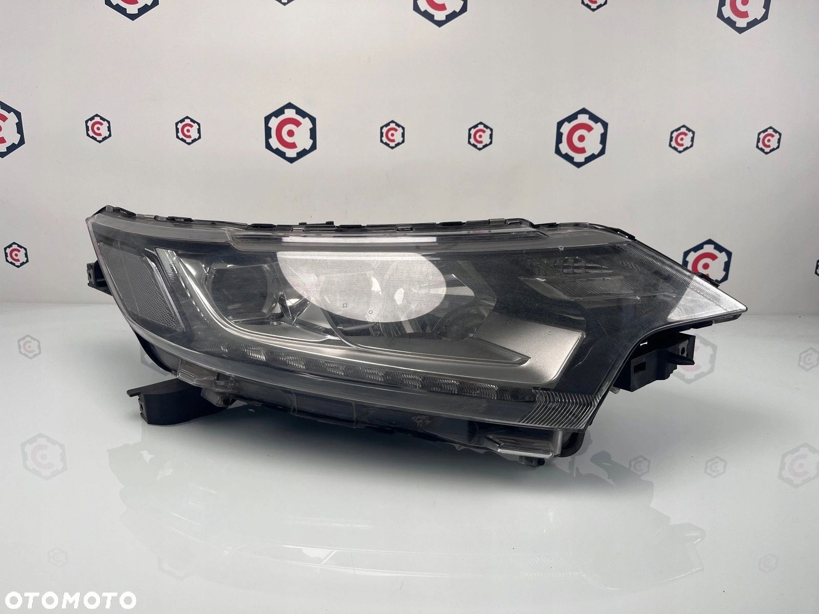 LAMPA PRAWA PRZÓD OUTLANDER III FULL LED - 1