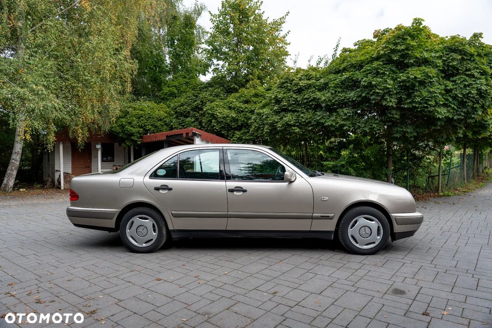 Mercedes-Benz Klasa E 200 - 8