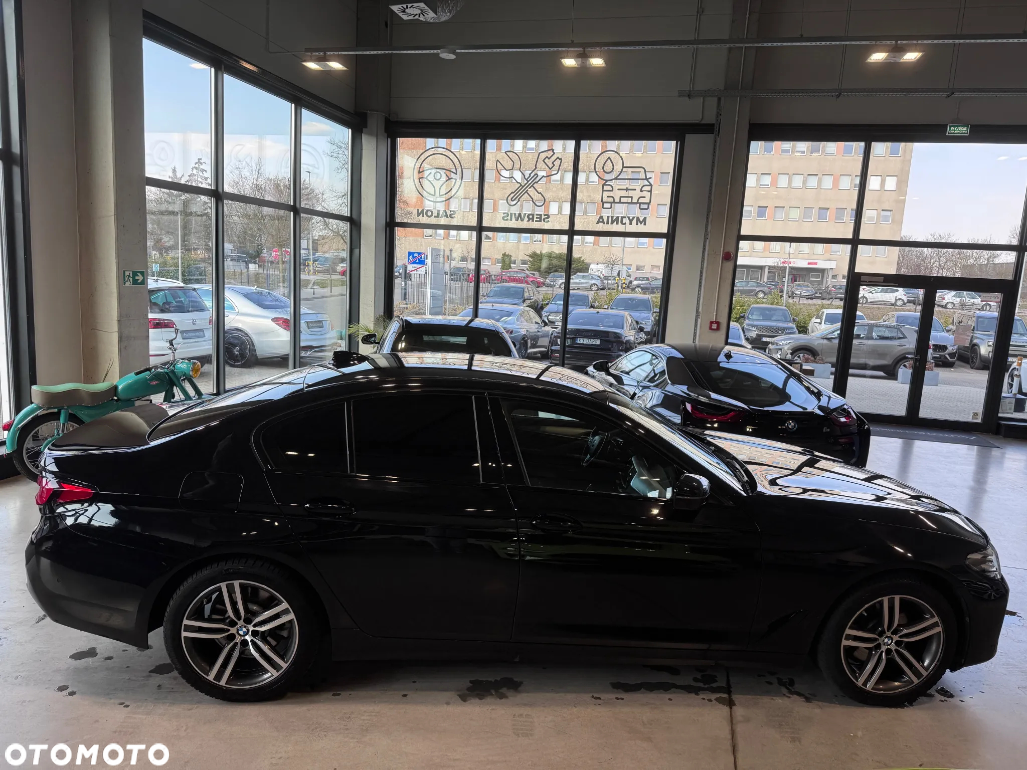 BMW Seria 5 520d xDrive - 4