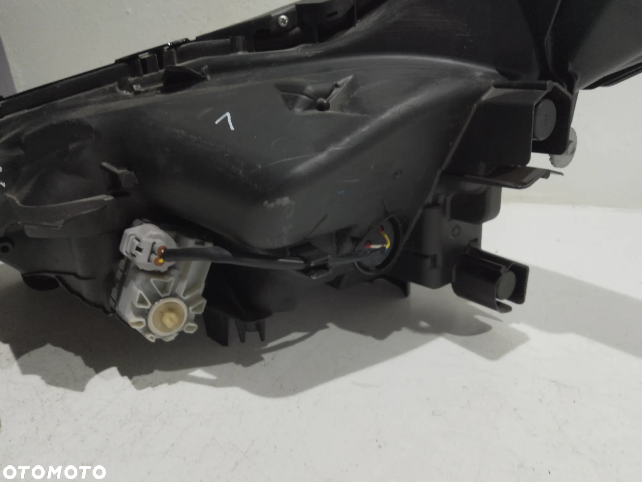 lampa przednia prawa LEXUS NX 200t 300 300h z1 2014-2021r - 8