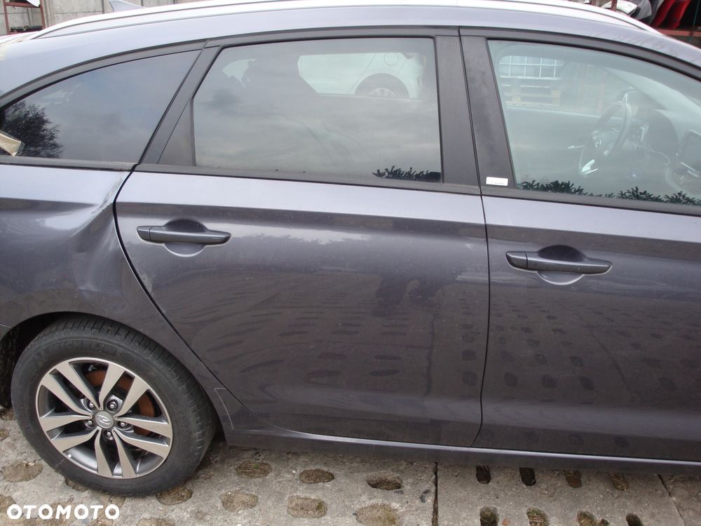 HYUNDAI I30 17-24 kombi DRZWI PRAWE TYLNE BDB - 2