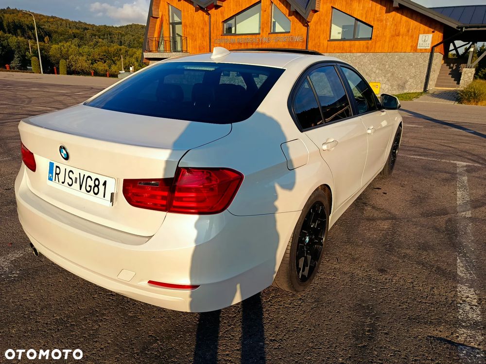 BMW Seria 3 328i xDrive Sport Line - 5