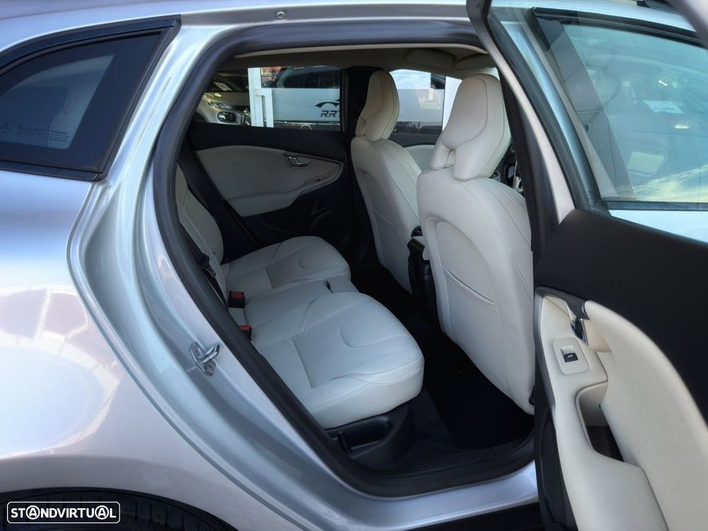 Volvo V40 Cross Country 1.6 D2 Momentum - 9