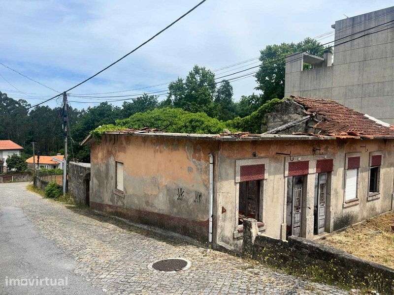 3 moradias em ruina inseridas num terreno de cderca de 500m2 com poço - Grande imagem: 3/10