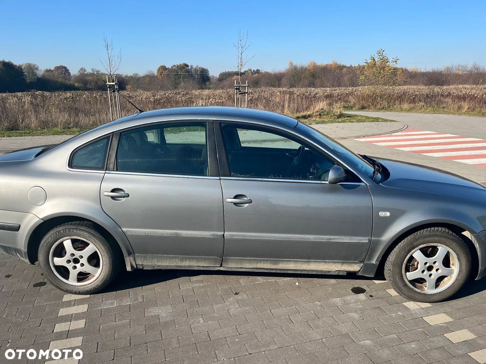 Volkswagen Passat 1.9 TDI Comfortline - 5