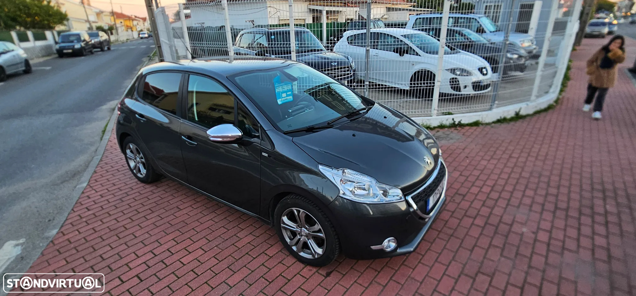 Peugeot 208 1.4 HDi SE Style - 4