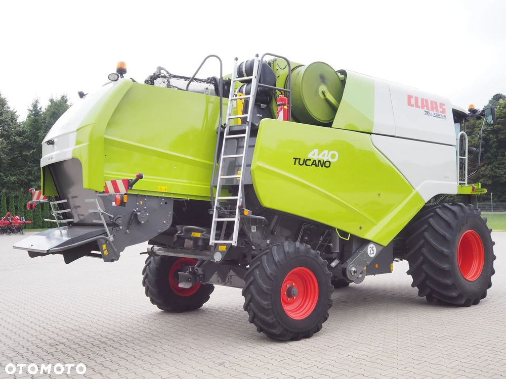 Claas Tucano 440 + V620 - 4
