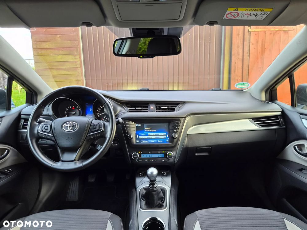 Toyota Avensis 1.8 Sol plus NAVI - 17