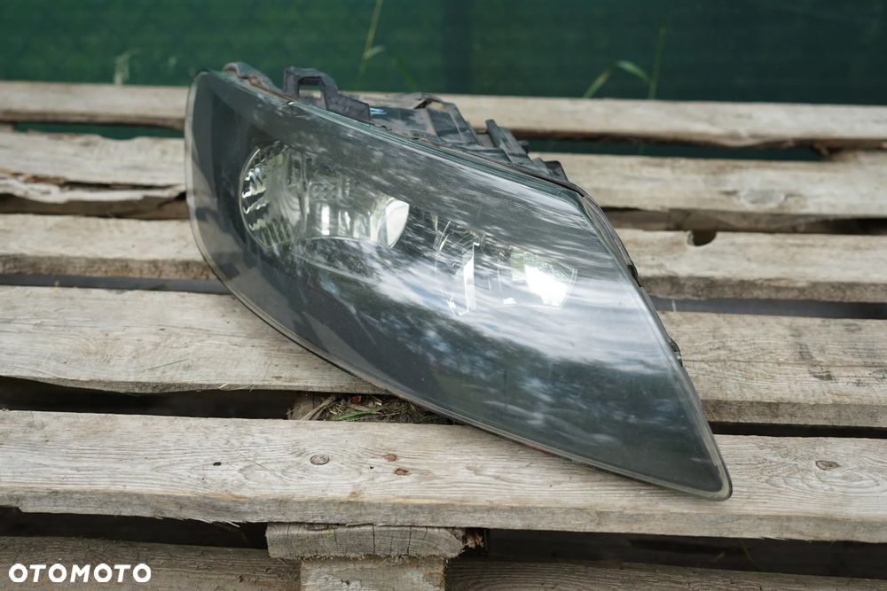 Lampa przód przedni prawa Audi Q7 4L 4L0991004C Anglik