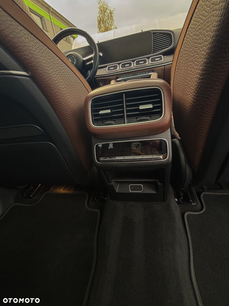 Mercedes-Benz GLS - 29