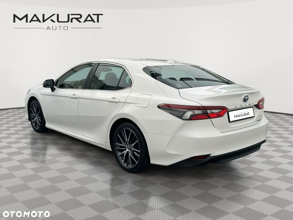 Toyota Camry - 4