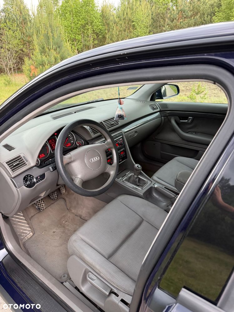 Audi A4 Limousine - 14