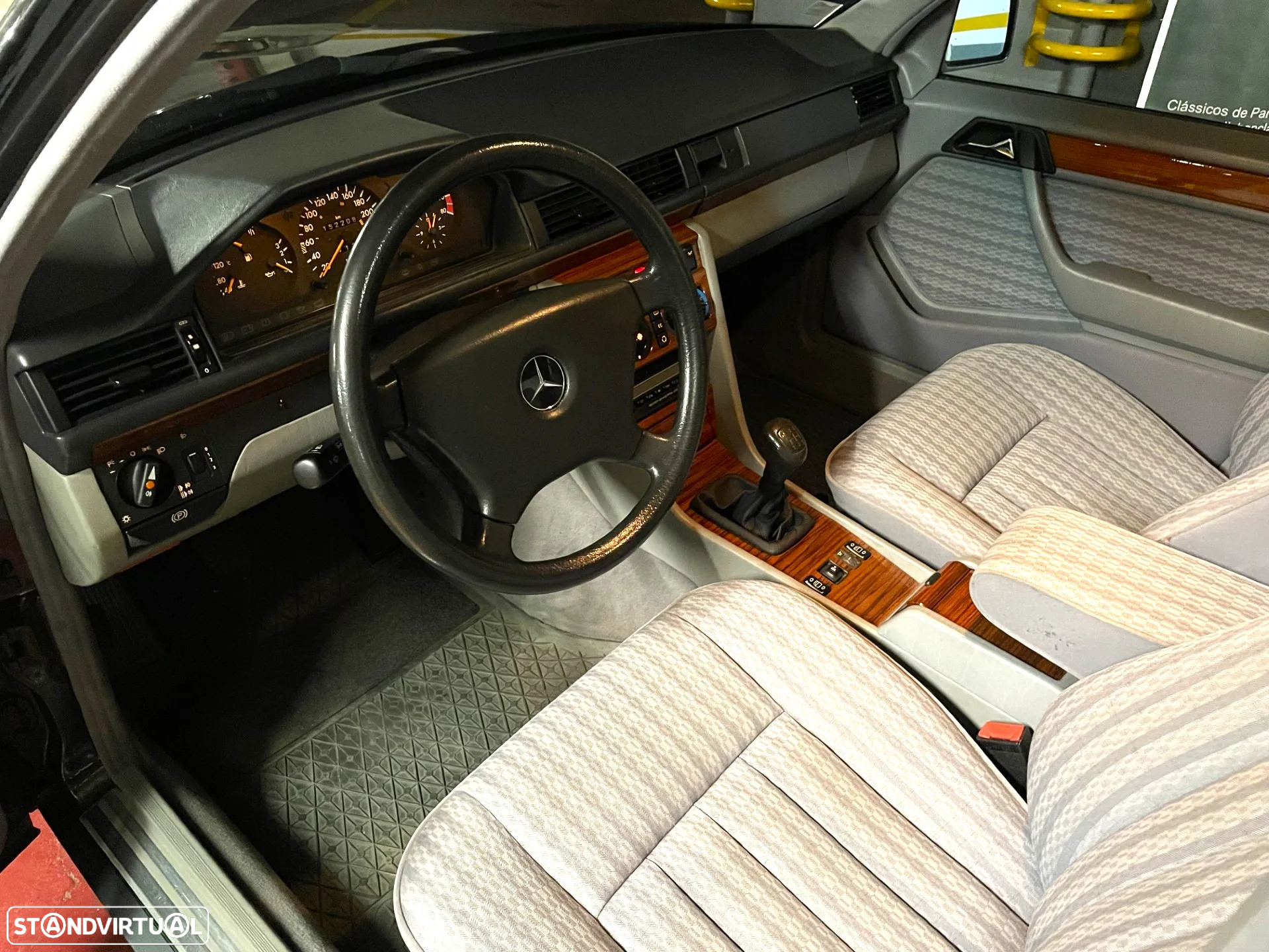Mercedes-Benz 300 E-24 - 6