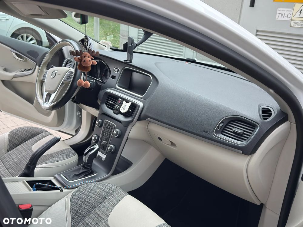 Volvo V40 T3 Drive-E Momentum - 12