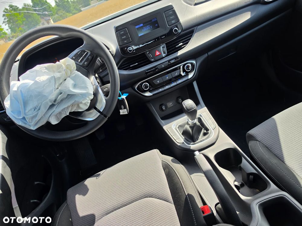 Hyundai i30 1.5 Intro - 7