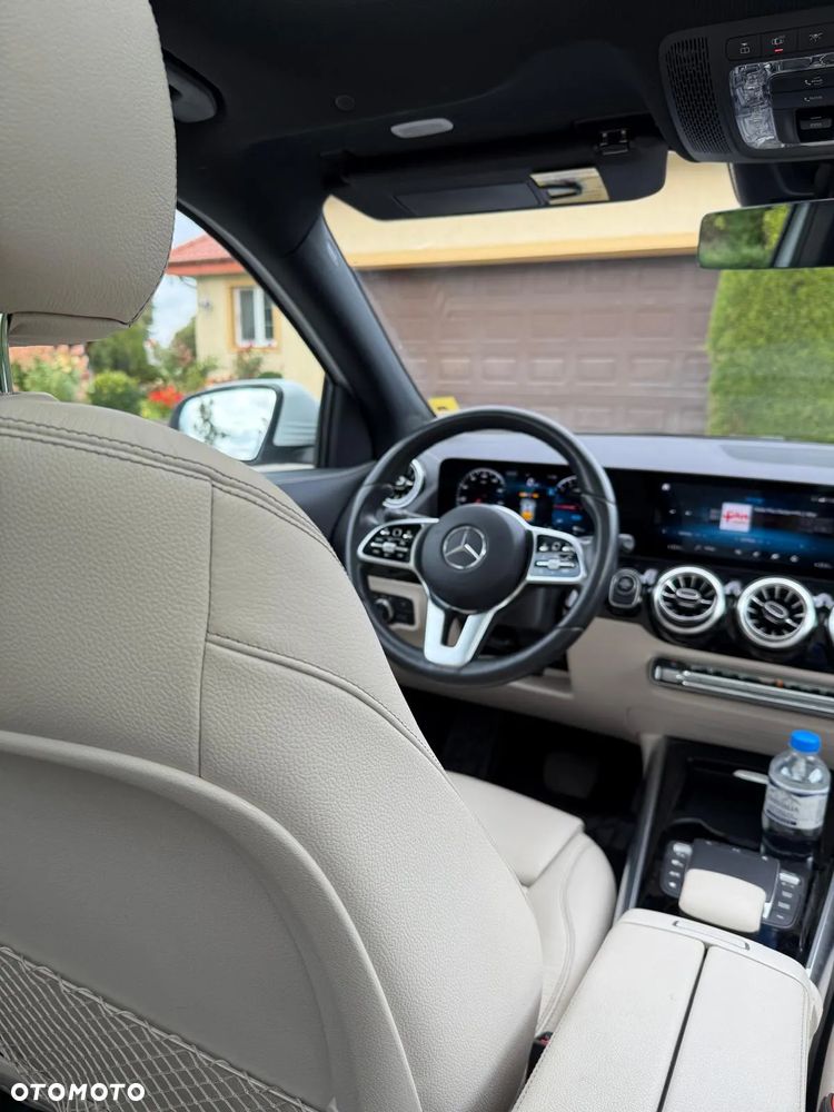 Mercedes-Benz GLA - 16