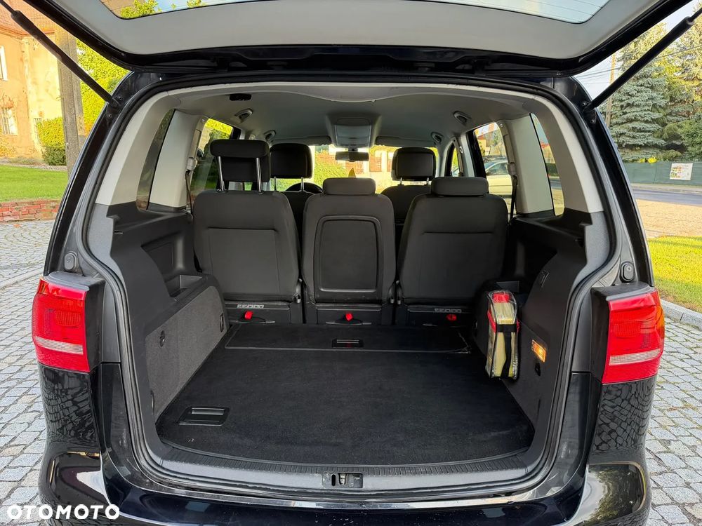 Volkswagen Touran - 16