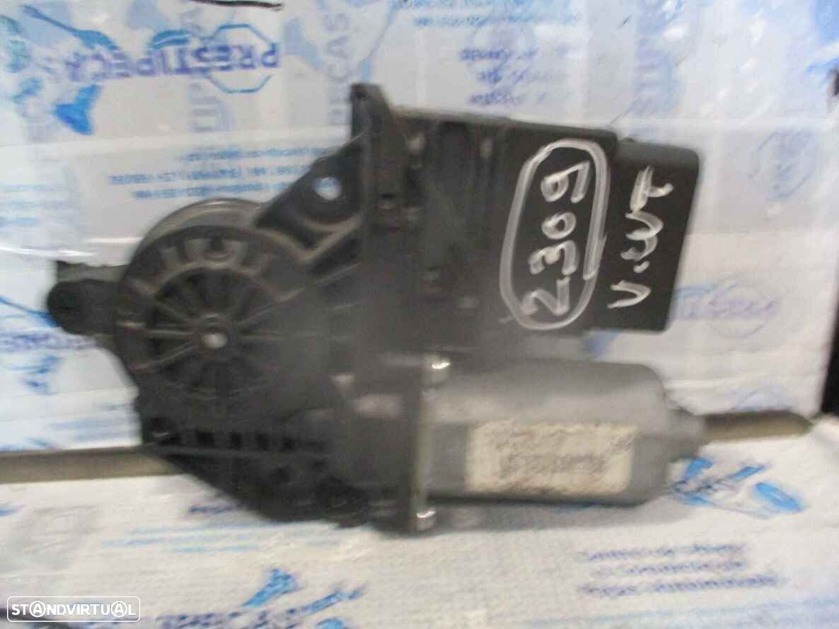Motor Elevador Vidro 0130821431  993424100 VW GOLF 5 1K 2005 1.9TDI 105CV 5P BEGE TE - 1