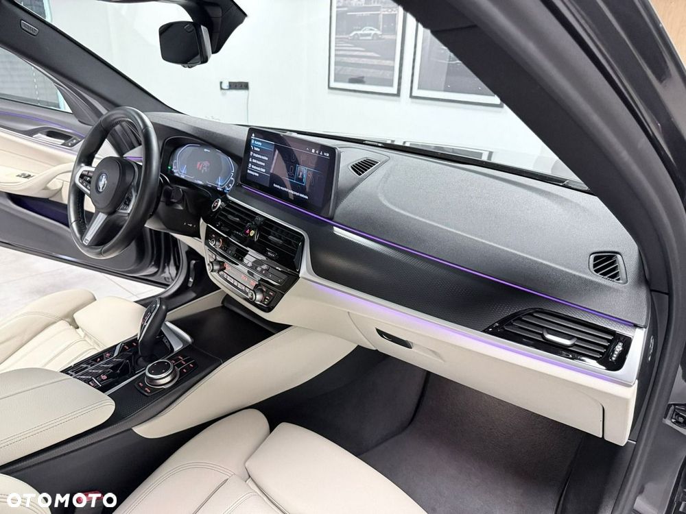 BMW Seria 5 520e M Sport sport - 23