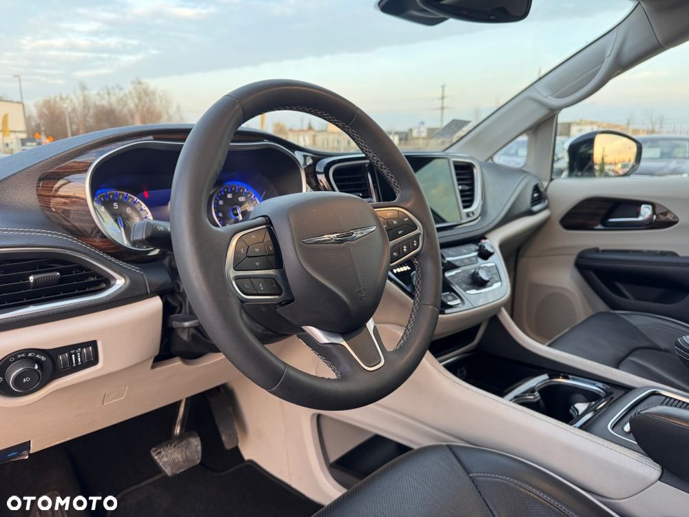 Chrysler Pacifica - 10